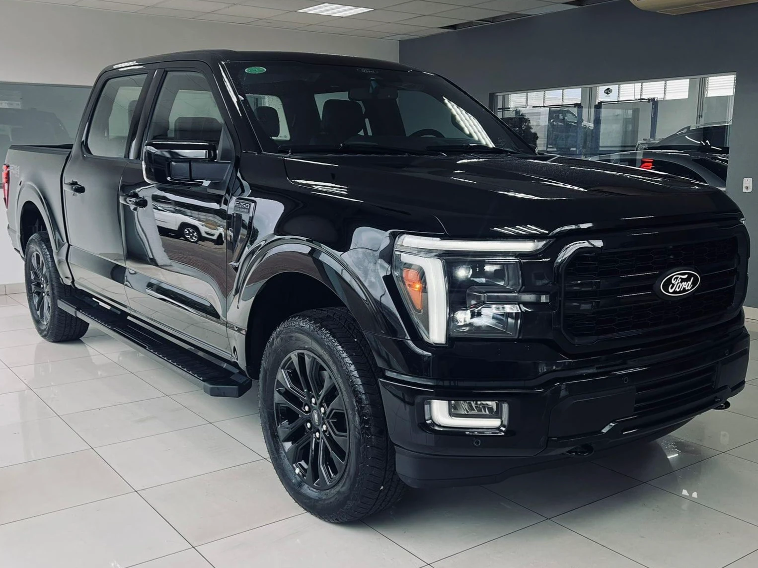 Ford F-150 Lariat Black